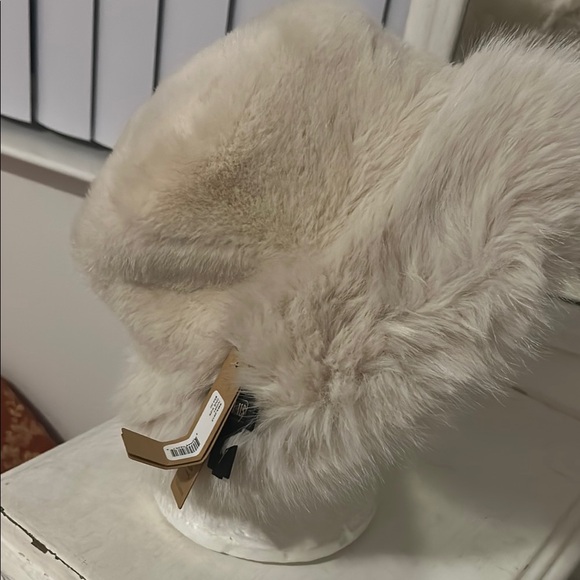 Steve Madden Cream Faux Fur Hat Plush Wide Band - Picture 4 of 7